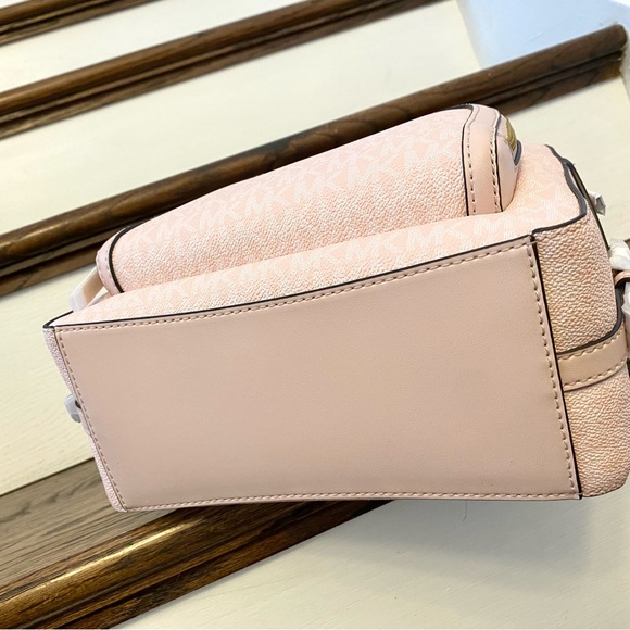 Michael Kors Jaycee Md Backpack - Picture 5 of 9